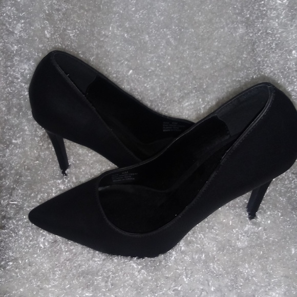 Heels - Picture 3 of 3